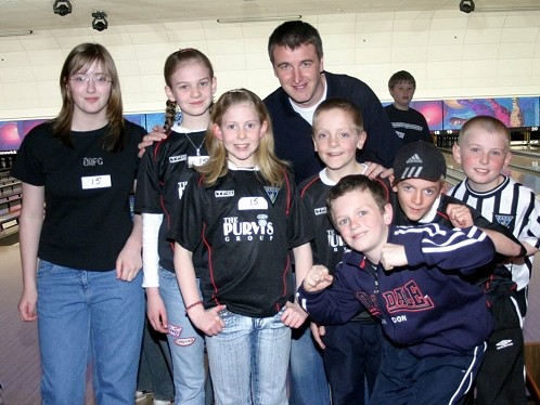 Young Pars Bowling with Players