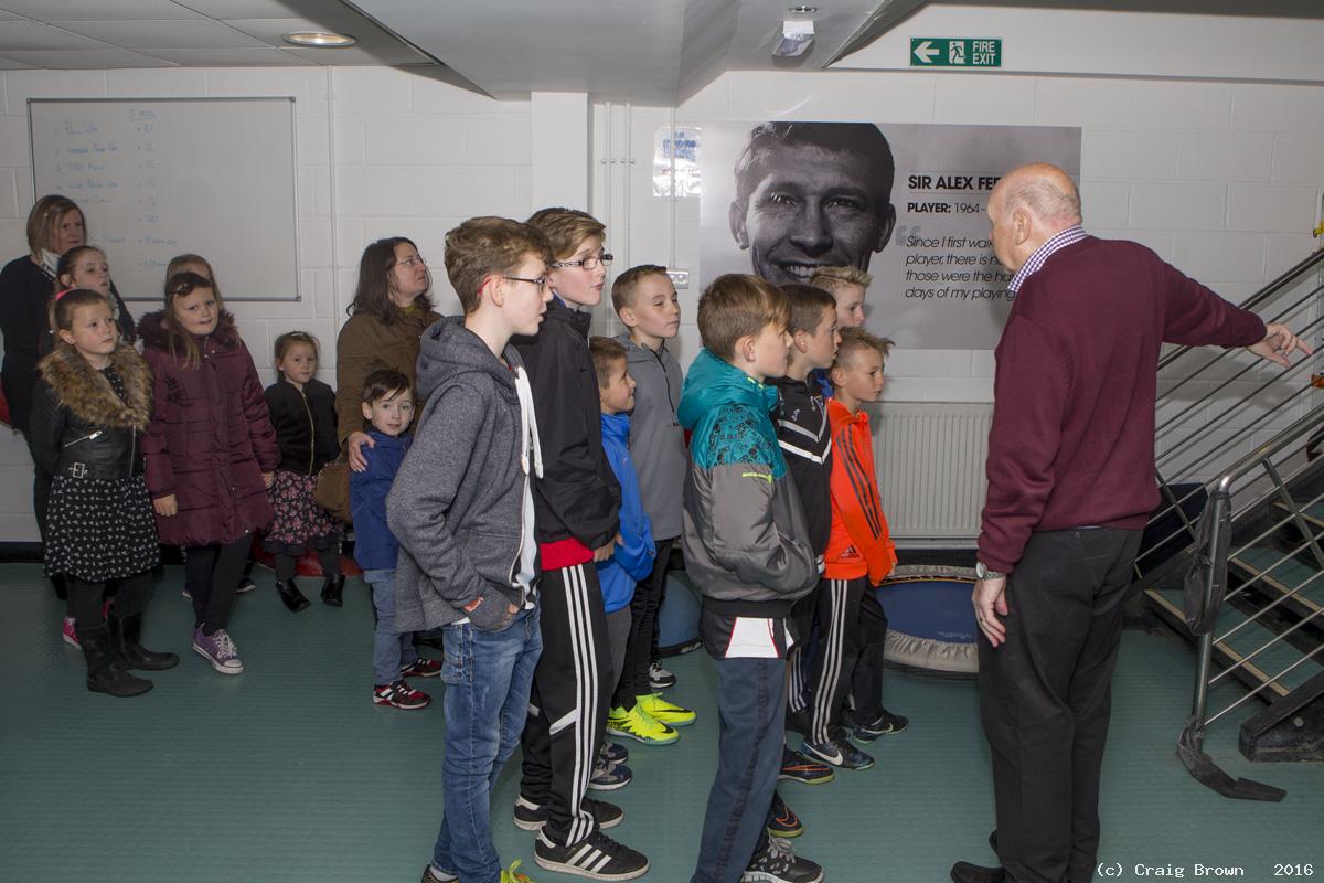 Young Pars Meet the Players