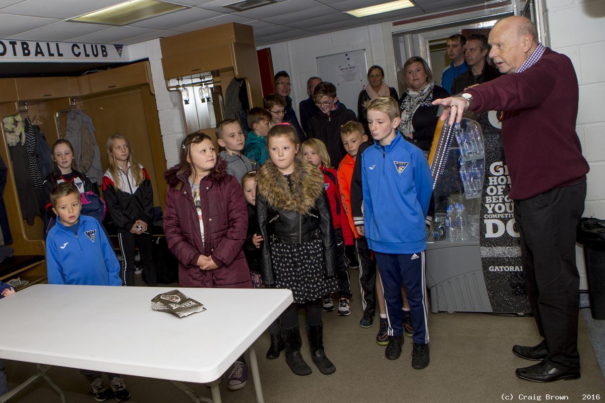 Young Pars Meet the Players