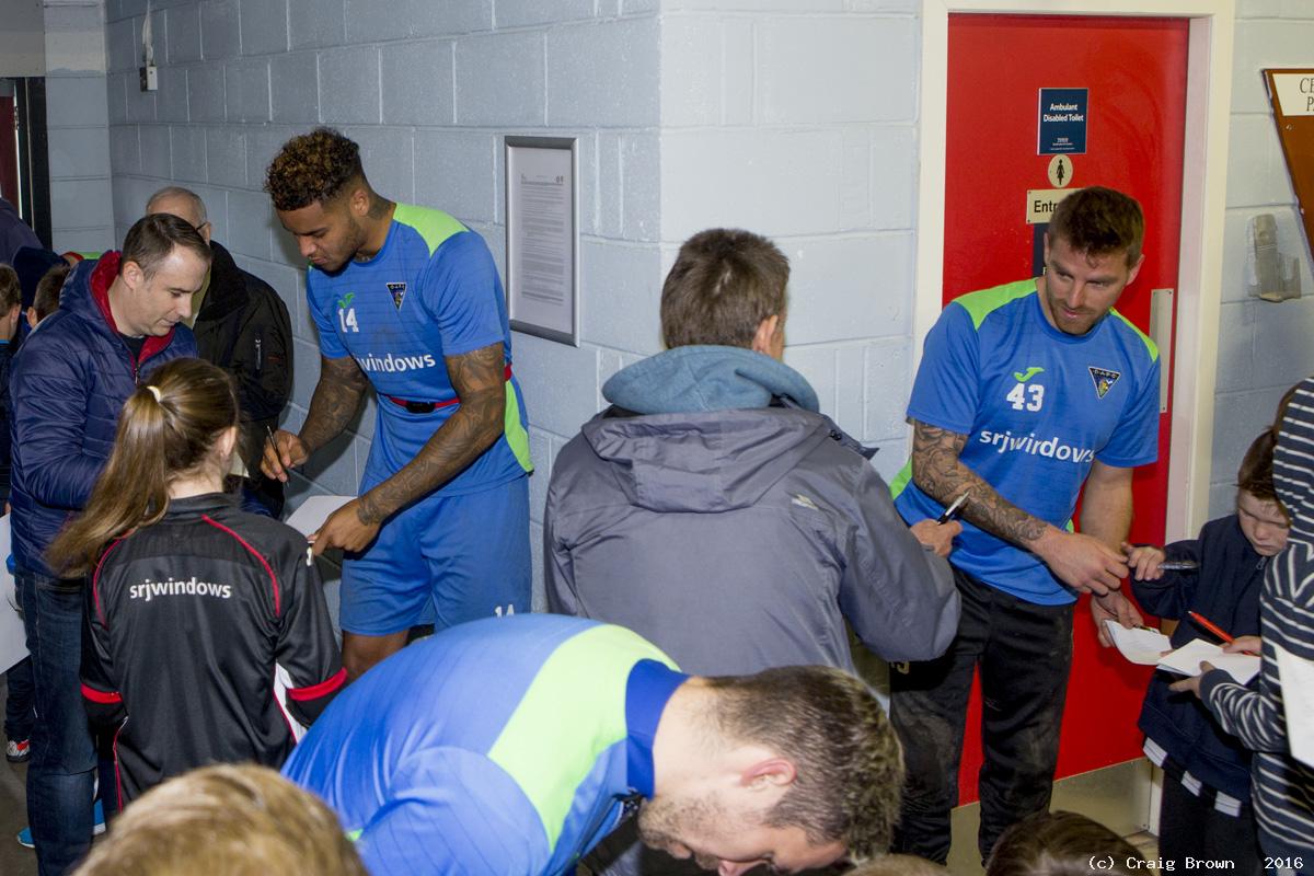 Young Pars Meet the Players