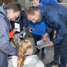 Young Pars Meet the Players